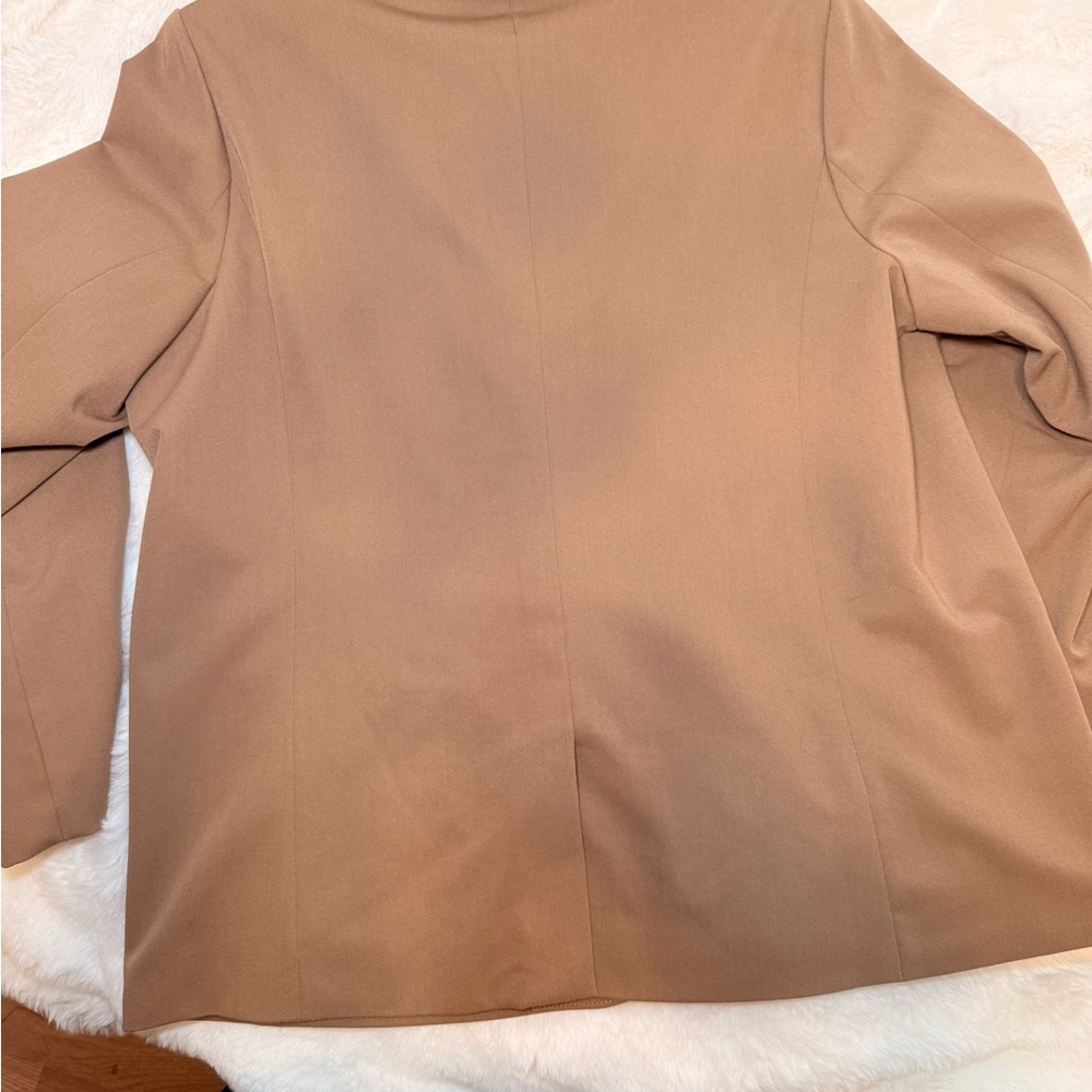 Elegant Tan Women's Blazer - Picture 6 of 6